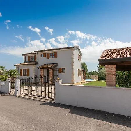 Mediterrane Mit Privatem Salzwasserpool, Babybett, Whirlpool, Tischtennis, Spielplatz